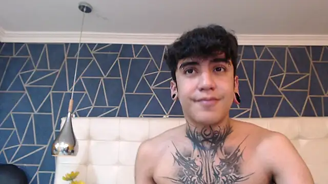 Snapshot of MarkOlsenn chatting on 01-11-26, 01:05 MarkOlsenn online show from 01-11-26, 01:05