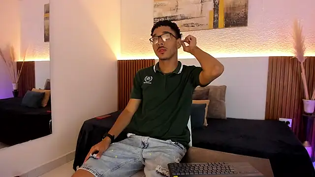 Julian Dark  online show from 02-06-26, 10:57