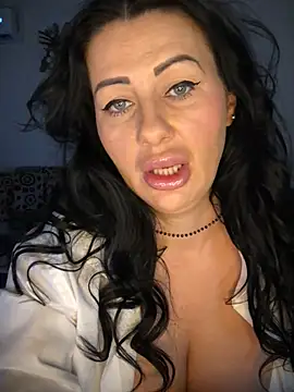 Snapshot of IRISWHITE17 chatting on 06-18-26, 04:46 IRISWHITE17 online show from 06-18-26, 04:46