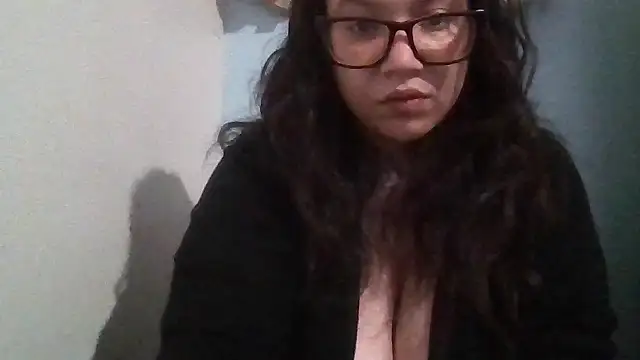 Snapshot of bellakay19 chatting on 06-19-26, 04:17 bellakay19 online show from 06-19-26, 04:17