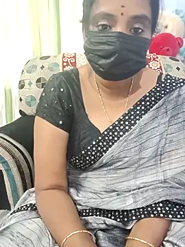 Snapshot of Tinarosy13 chatting on 02-17-26, 06:10 Tinarosy13 online show from 02-17-26, 06:10