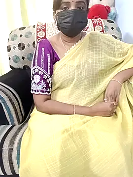 Snapshot of Tinarosy13 chatting on 02-22-26, 11:20 Tinarosy13 online show from 02-22-26, 11:20