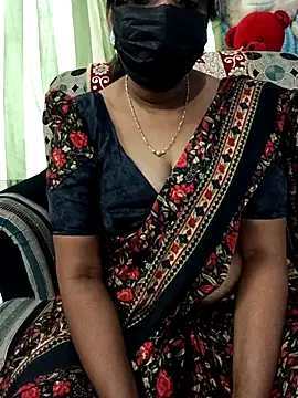 Snapshot of Tinarosy13 chatting on 03-06-26, 08:11 Tinarosy13 online show from 03-06-26, 08:11