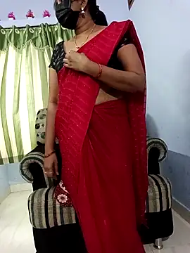 Snapshot of Tinarosy13 chatting on 03-08-26, 07:23 Tinarosy13 online show from 03-08-26, 07:23