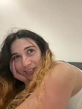 Snapshot of joanaguerreiru chatting on 03-20-26, 01:21 joanaguerreiru online show from 03-20-26, 01:21