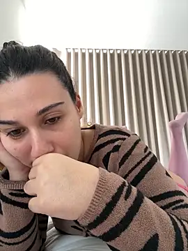 Snapshot of joanaguerreiru chatting on 03-21-26, 03:48 joanaguerreiru online show from 03-21-26, 03:48