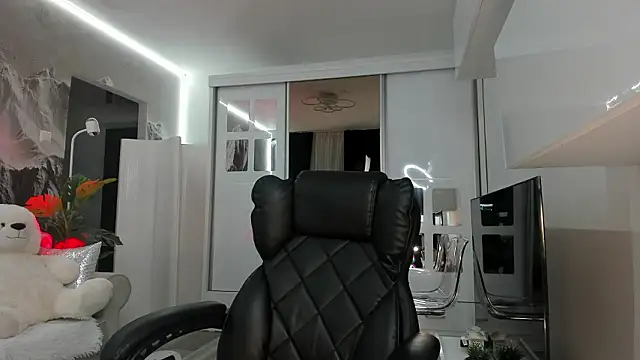 Ivy Bellee online show from 02-14-26, 05:48