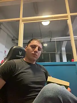 Snapshot of allee2206 chatting on 04-03-26, 09:13 allee2206 online show from 04-03-26, 09:13