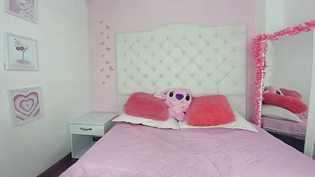 Clarita Hill online show from 02-09-26, 07:18