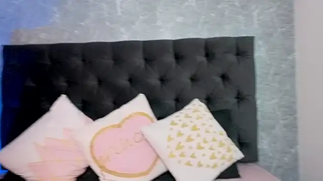 Snapshot of sasha__blaze chatting on 01-08-26, 07:05 sasha blaze online show from 01-08-26, 07:05