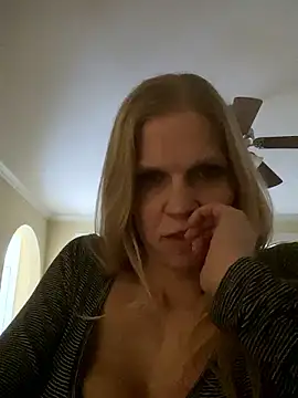 TinyDancer1027 online show from 01-11-26, 04:01