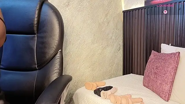 tanisha  lux online show from 03-29-26, 04:18