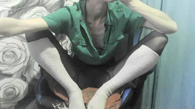  wolfxsnowy  online show from 02-12-26, 02:45