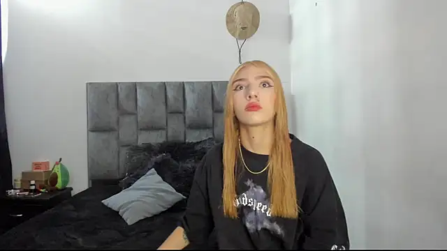 Snapshot of emily_pons chatting on 01-09-26, 03:04 emily pons online show from 01-09-26, 03:04