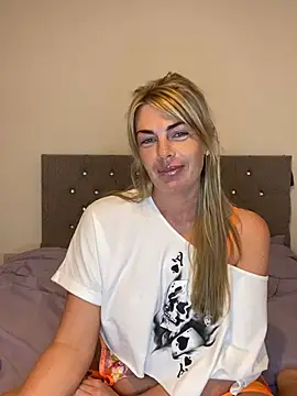 Snapshot of Scarlett_the_girlnextdoor chatting on 05-11-26, 08:17 Scarlett the girlnextdoor online show from 05-11-26, 08:17