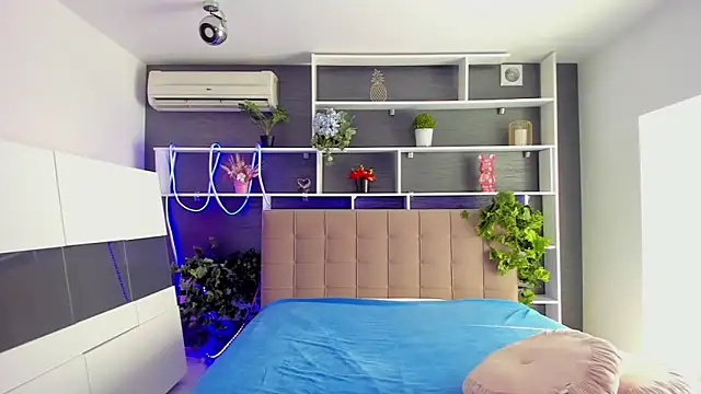 Snapshot of StephieRousee chatting on 03-09-26, 06:28 StephieRousee online show from 03-09-26, 06:28