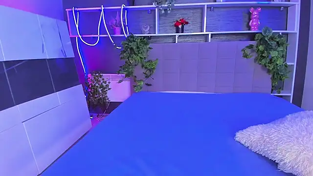 StephieRousee online show from 07-30-26, 05:28