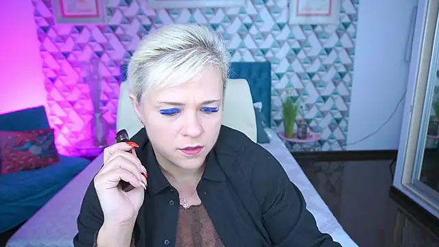 Snapshot of CrystalVibe chatting on 05-11-26, 06:30 CrystalVibe online show from 05-11-26, 06:30