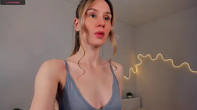 Snapshot of Kirawithvibe chatting on 05-27-26, 01:57 Kirawithvibe online show from 05-27-26, 01:57