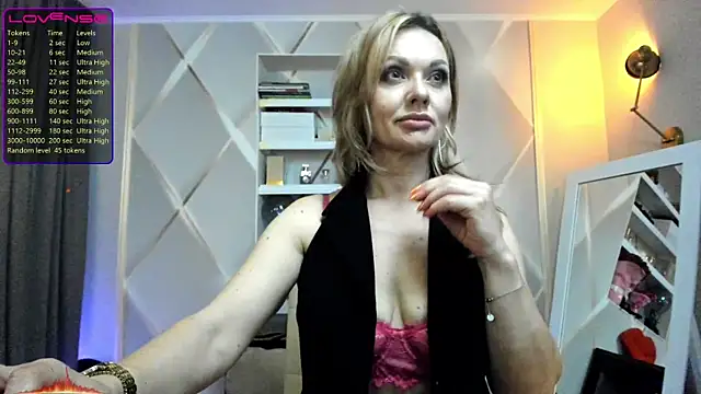 Snapshot of Monika-peach chatting on 06-19-26, 09:18 Monika-peach online show from 06-19-26, 09:18