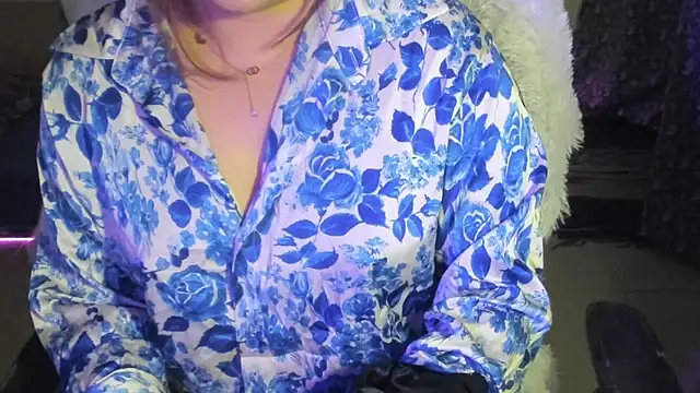 Snapshot of Tannushree chatting on 05-18-26, 04:57 Tannushree online show from 05-18-26, 04:57