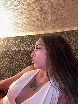 Snapshot of Evelin199 chatting on 07-08-26, 03:27 Evelin199 online show from 07-08-26, 03:27