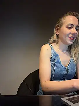 ElenaWhitmore online show from 05-01-26, 09:41