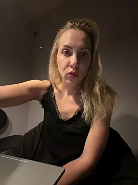 ElenaWhitmore online show from 06-02-26, 10:45