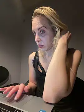 ElenaWhitmore online show from 06-10-26, 11:03
