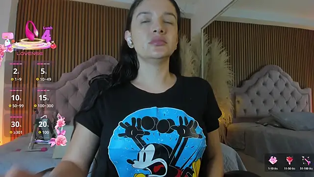 Snapshot of Violett_hott_ chatting on 06-16-26, 12:41 Violett hott online show from 06-16-26, 12:41