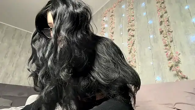 pinkfondnes online show from 03-04-26, 08:48