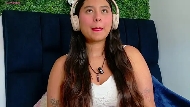 AnnaSmiles online show from 04-27-26, 08:40