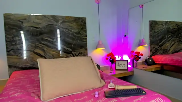 Skarleth queen online show from 03-22-26, 03:54