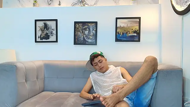 Snapshot of AVENGER_BOYS2026 chatting on 01-13-26, 01:33 AVENGER BOYS2026 online show from 01-13-26, 01:33