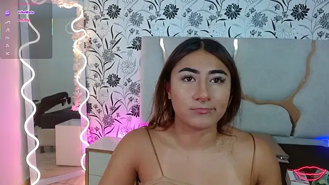 Snapshot of Livglow_tay chatting on 01-15-26, 03:00 Livglow tay online show from 01-15-26, 03:00