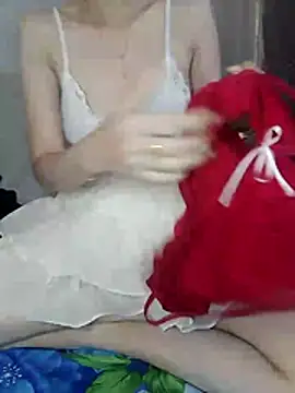 Snapshot of -Nicole-e chatting on 01-14-26, 01:22 -Nicole-e online show from 01-14-26, 01:22