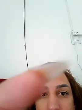 Snapshot of ofjuliaa chatting on 01-15-26, 02:21 ofjuliaa online show from 01-15-26, 02:21