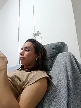Snapshot of ofjuliaa chatting on 06-28-26, 02:06 ofjuliaa online show from 06-28-26, 02:06