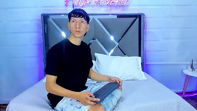 BunnyLove  online show from 04-06-26, 12:08