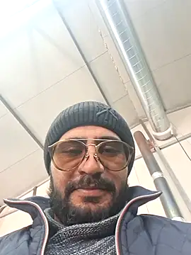 Snapshot of julian-112 chatting on 01-09-26, 09:23 julian-112 online show from 01-09-26, 09:23