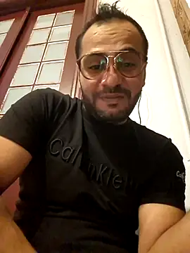 Snapshot of julian-112 chatting on 01-09-26, 10:22 julian-112 online show from 01-09-26, 10:22