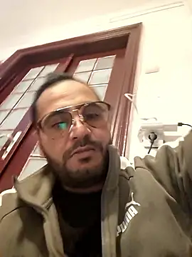 Snapshot of julian-112 chatting on 01-10-26, 05:37 julian-112 online show from 01-10-26, 05:37