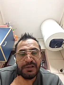 Snapshot of julian-112 chatting on 01-15-26, 08:45 julian-112 online show from 01-15-26, 08:45