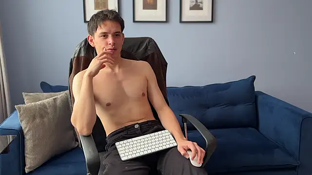 Enzho liam online show from 03-26-26, 06:35