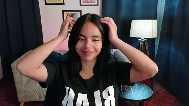 Snapshot of SofiaMante_ chatting on 05-15-26, 12:39 SofiaMante online show from 05-15-26, 12:39