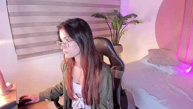 Snapshot of scarlett_rosse_x chatting on 01-12-26, 02:22 scarlett rosse x online show from 01-12-26, 02:22