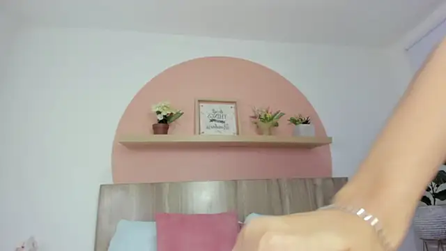 Snapshot of charlote_smit_ chatting on 01-12-26, 07:19 charlote smit online show from 01-12-26, 07:19