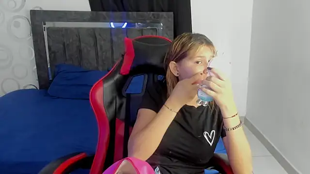 Snapshot of Bella_Blanca chatting on 02-25-26, 12:15 Bella Blanca online show from 02-25-26, 12:15