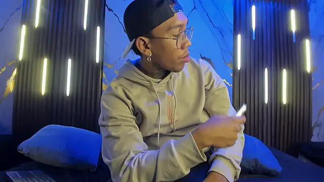 Snapshot of ThiagoBerry chatting on 02-16-26, 12:45 ThiagoBerry online show from 02-16-26, 12:45