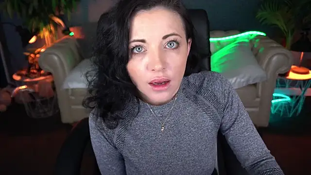 Dafni Monn online show from 04-07-26, 05:52